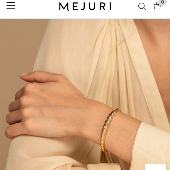 Mejuri Croissant Dome Bracelet - Picture 2 of 7
